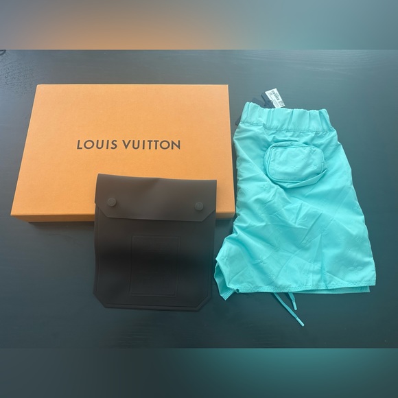 Louis Vuitton Board shorts - Picture 2 of 8